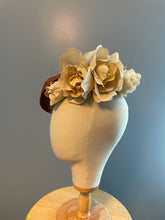 Bronze parasisal tilted hatinator with ivory flowers