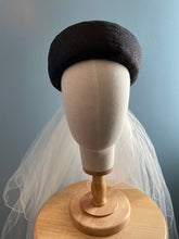 Black Parasisal straw ring halo with veil